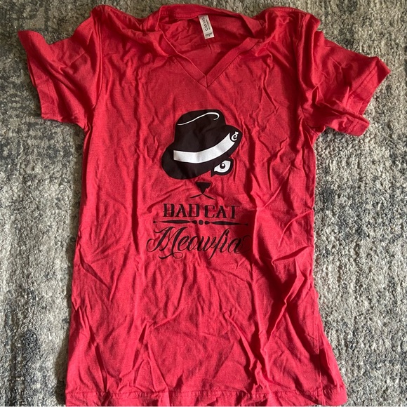 Assorted shirts & sweatshirt bundle - Picture 4 of 5